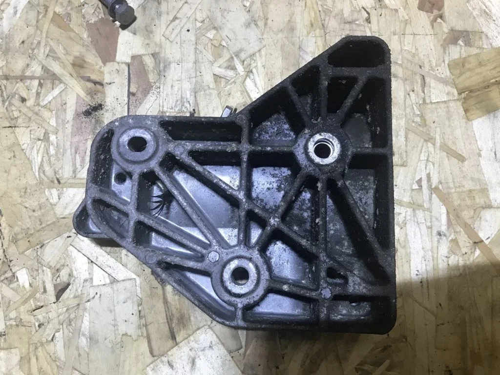 Кронштейн компрессора кондиционера BMW X5 X6