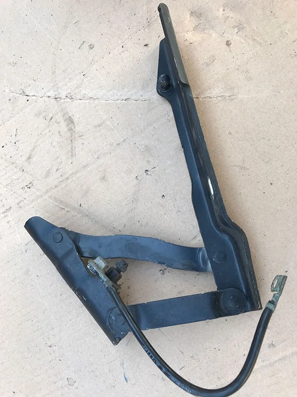 Петля капота BMW E60 E61 правая