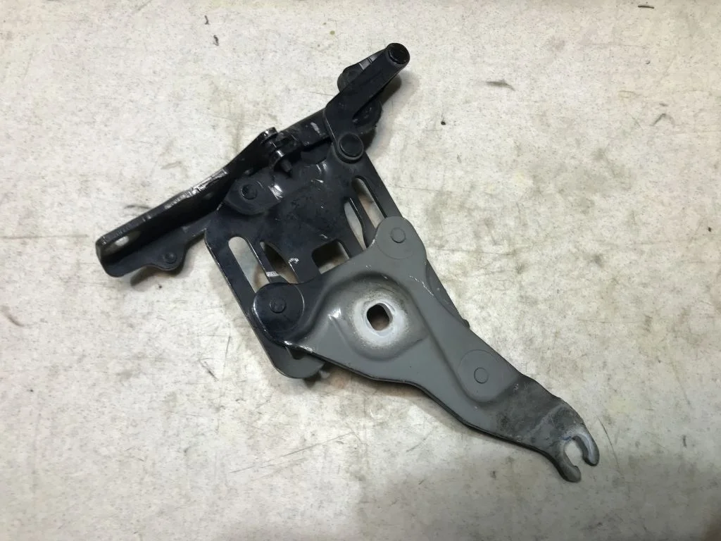 Петля капота левая BMW E70 E71