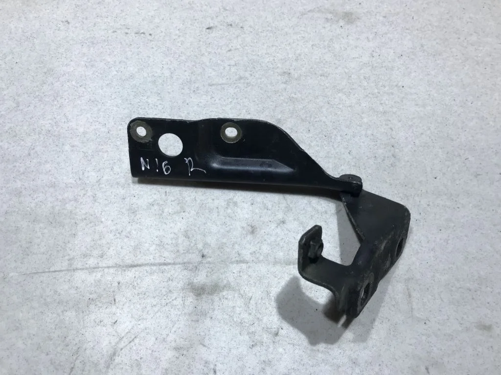 Петля капота правая Nissan Almera N16