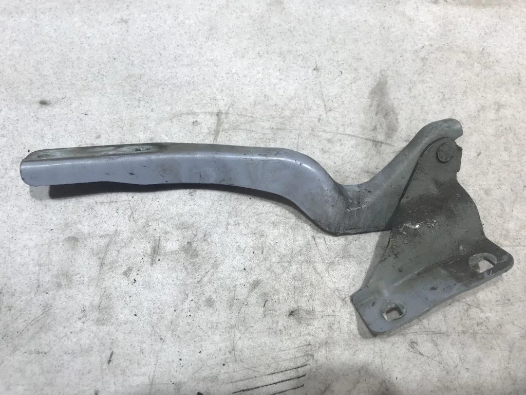 Петля капота левая Nissan Qashqai J10