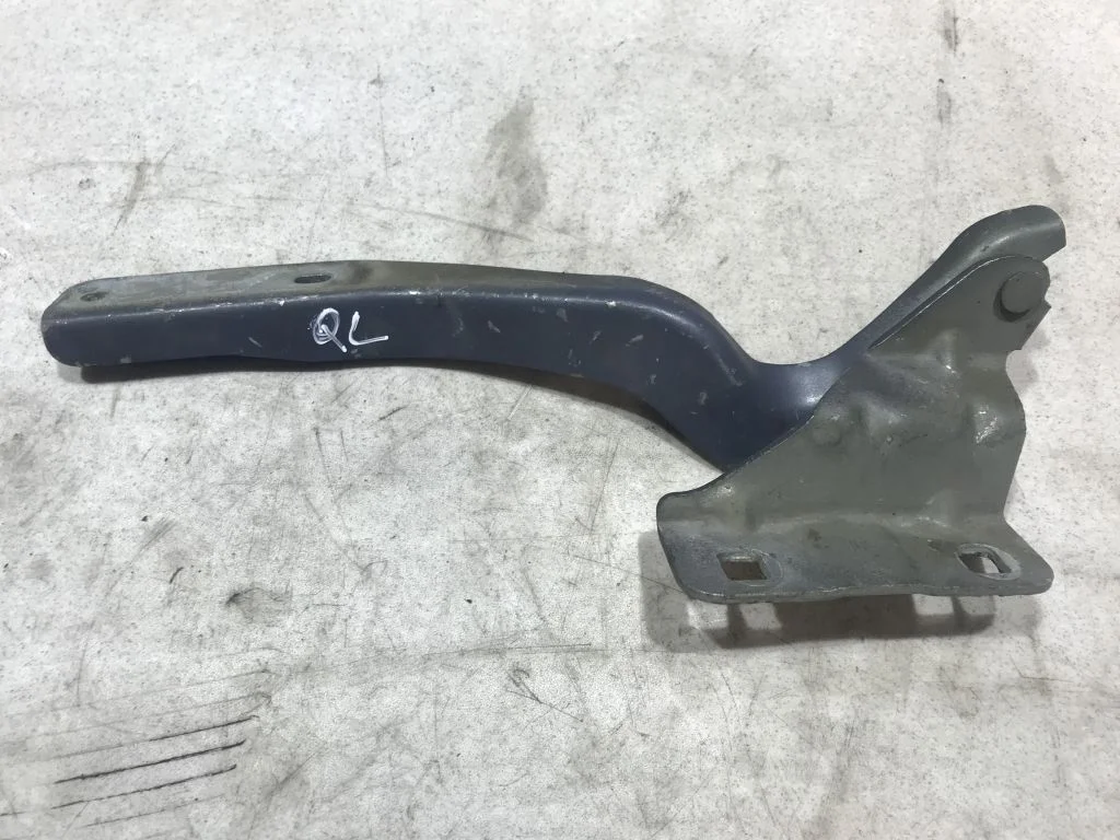 Петля капота левая Nissan Qashqai J10
