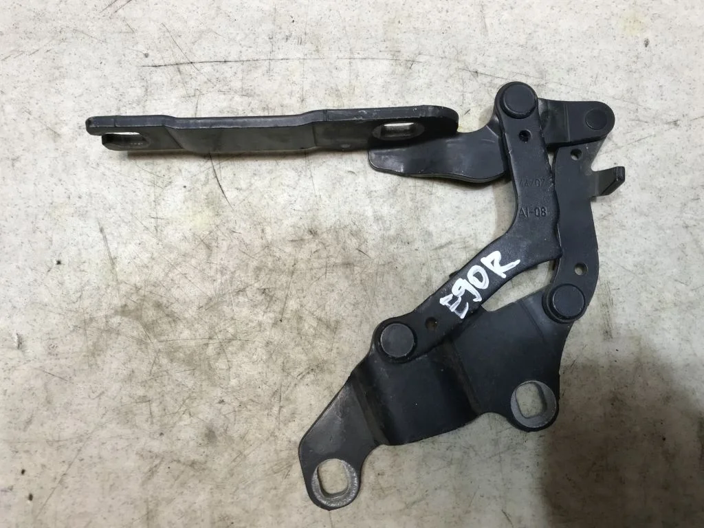 Петля капота BMW E90 правая