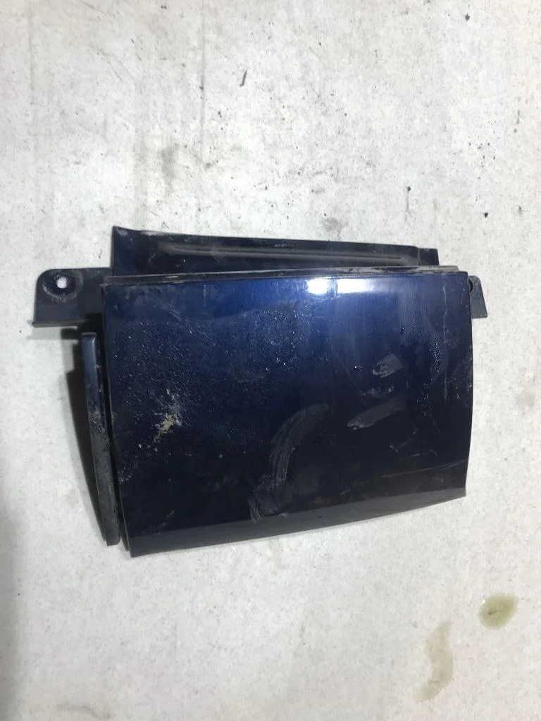 Накладка под правый фонарь Nissan Note