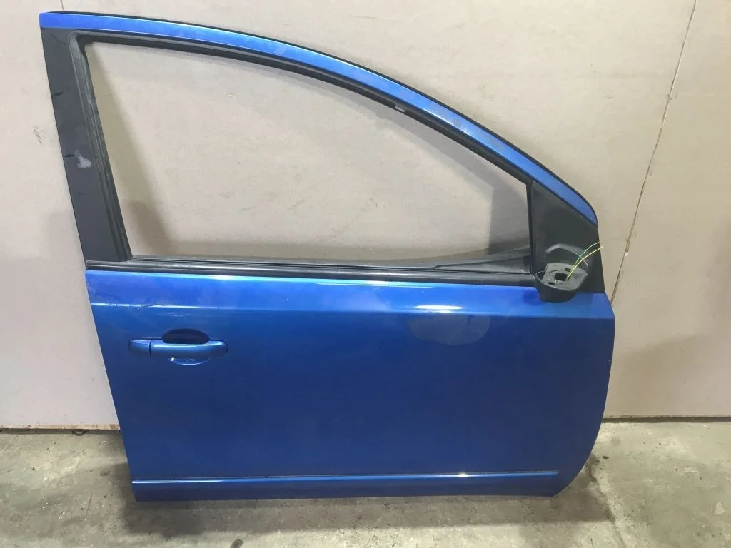 H01009U0M0 Дверь правая синяя Nissan Note E11