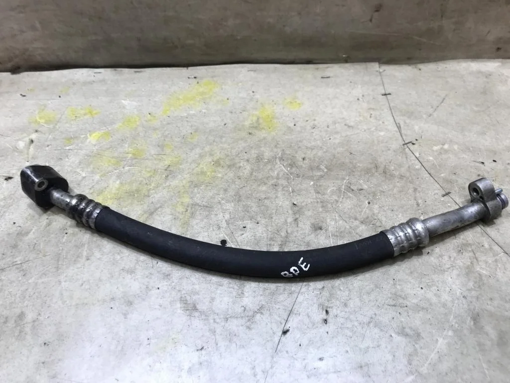 Трубка кондиционера VW Touareg 2.5  2006