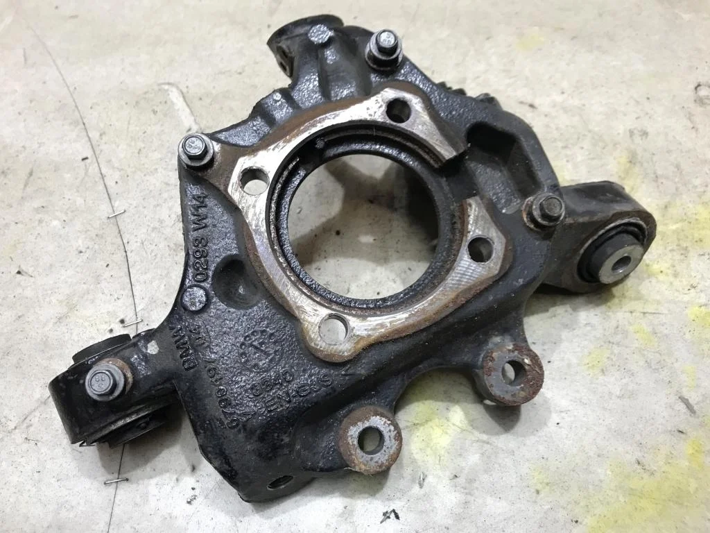 Кулак поворотный левый BMW X3 F25 X4 F26
