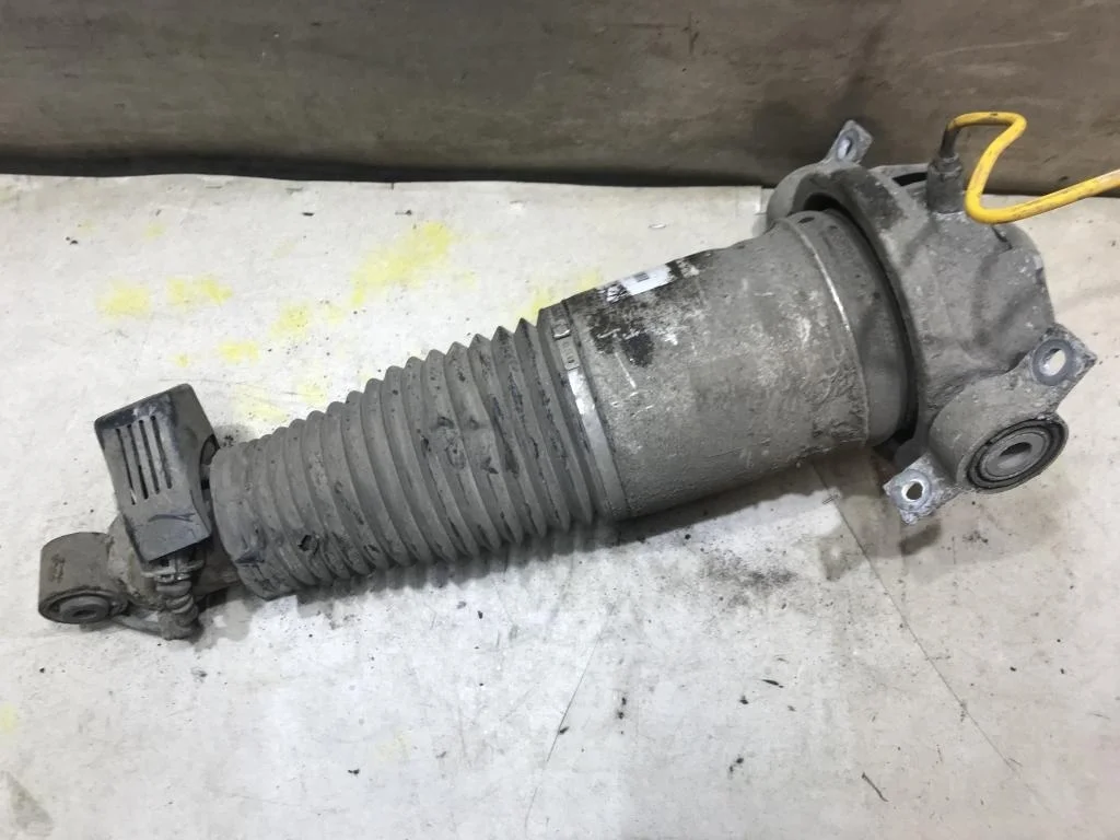 Амортизатор задний пневмо правый VW Touareg