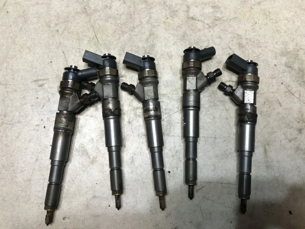 Форсунка топливная BMW E60 525D 13537794652
