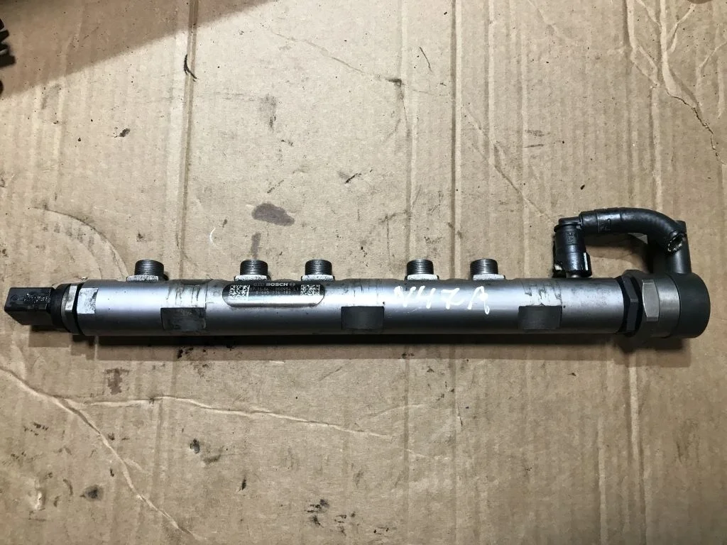 Рейка топливная BMW E90 рампа N47 13537809128