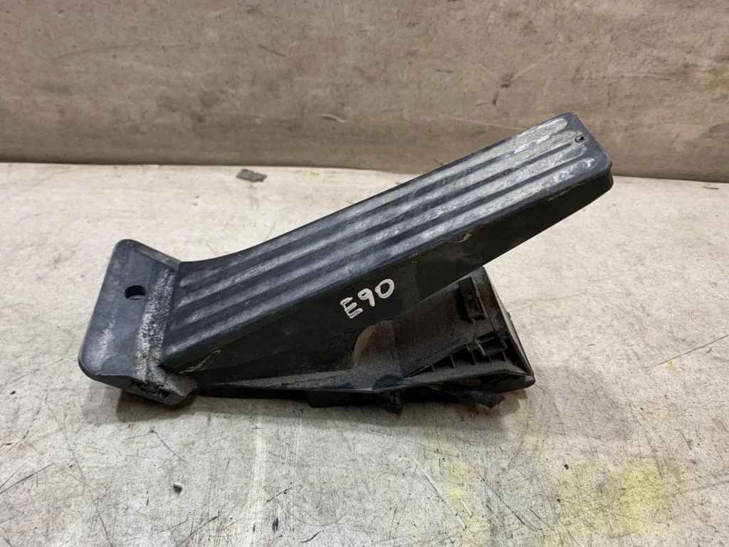 Педаль газа BMW  E90  35426852643