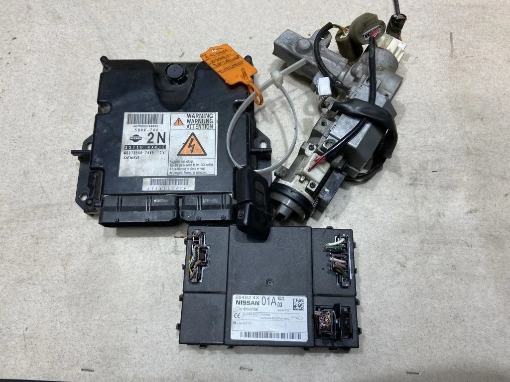 237104X01E Блок управления ЭБУ Nissan Pathfinder