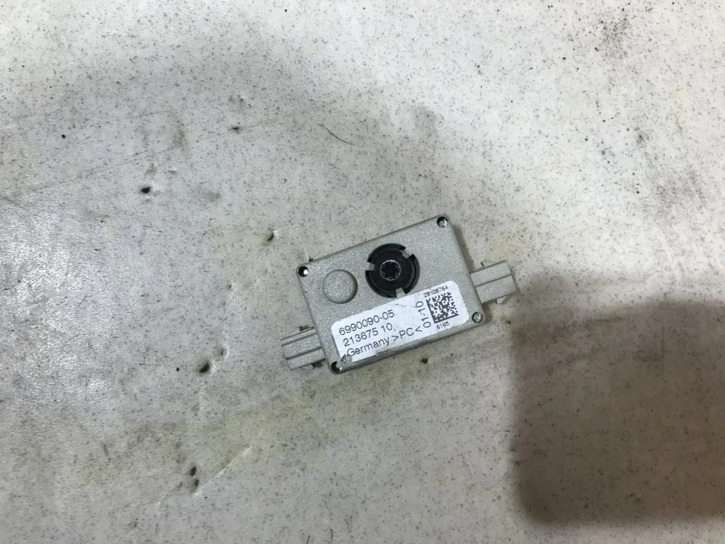 65246990090 Усилитель антенны BMW E90 E60 E70