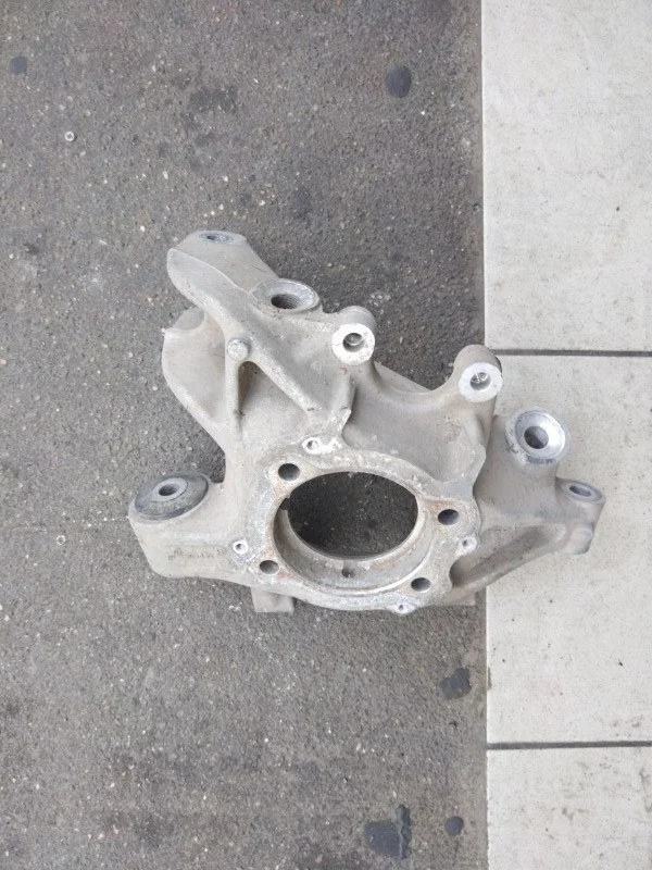 Кулак поворотный Porsche Cayenne 2014 958