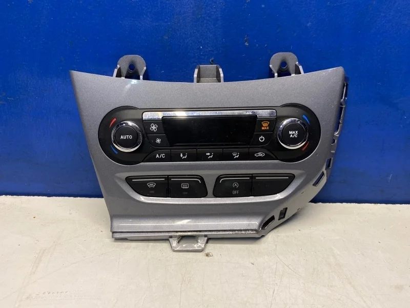 Блок управления климатом, печкой Ford Focus 3 2012 BM5T18C612CH ХЭТЧБЕК 1.6 T1DA