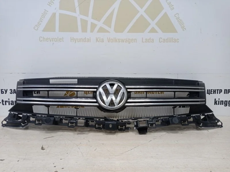 Решетка радиатора Volkswagen Tiguan 2011-2017 5N2 Рестайлинг