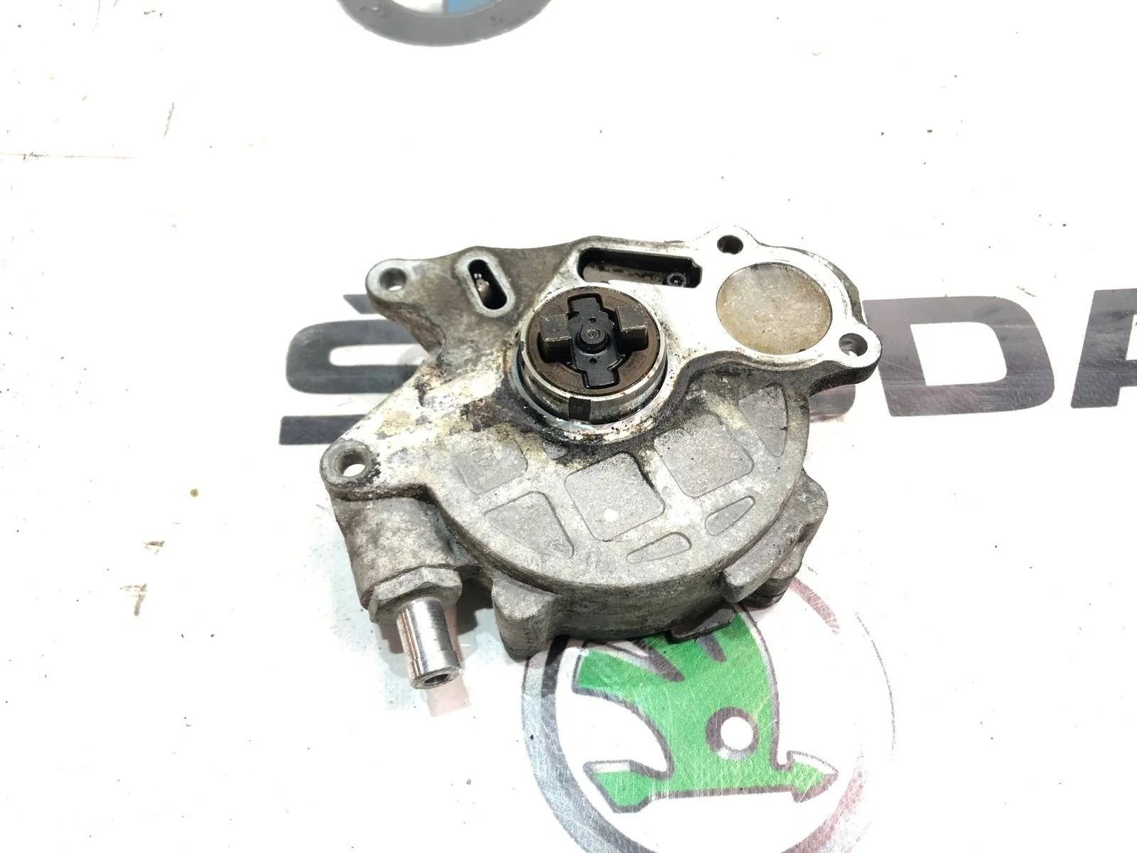 Насос вакуумный Skoda Octavia Rs 2010 03L145100F A5 (1Z) 2.0 CEGA