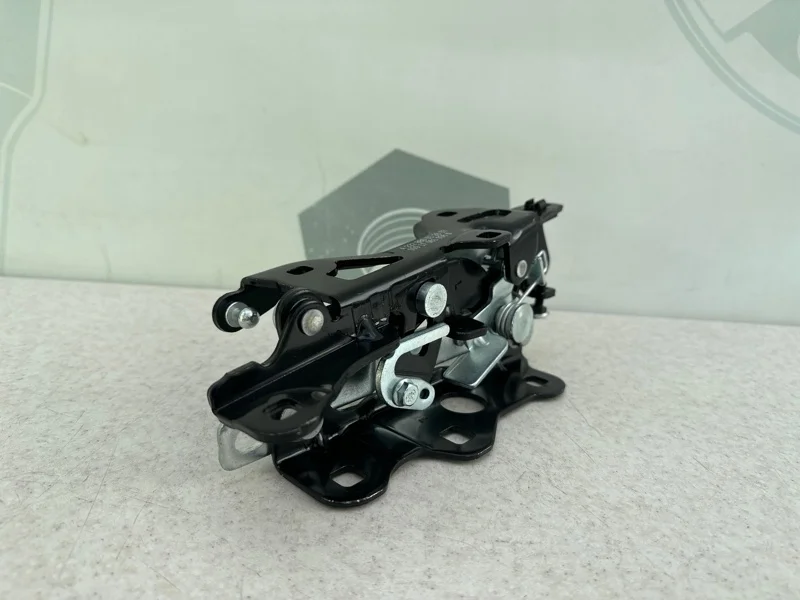 Петля капота левая Mercedes-benz W222