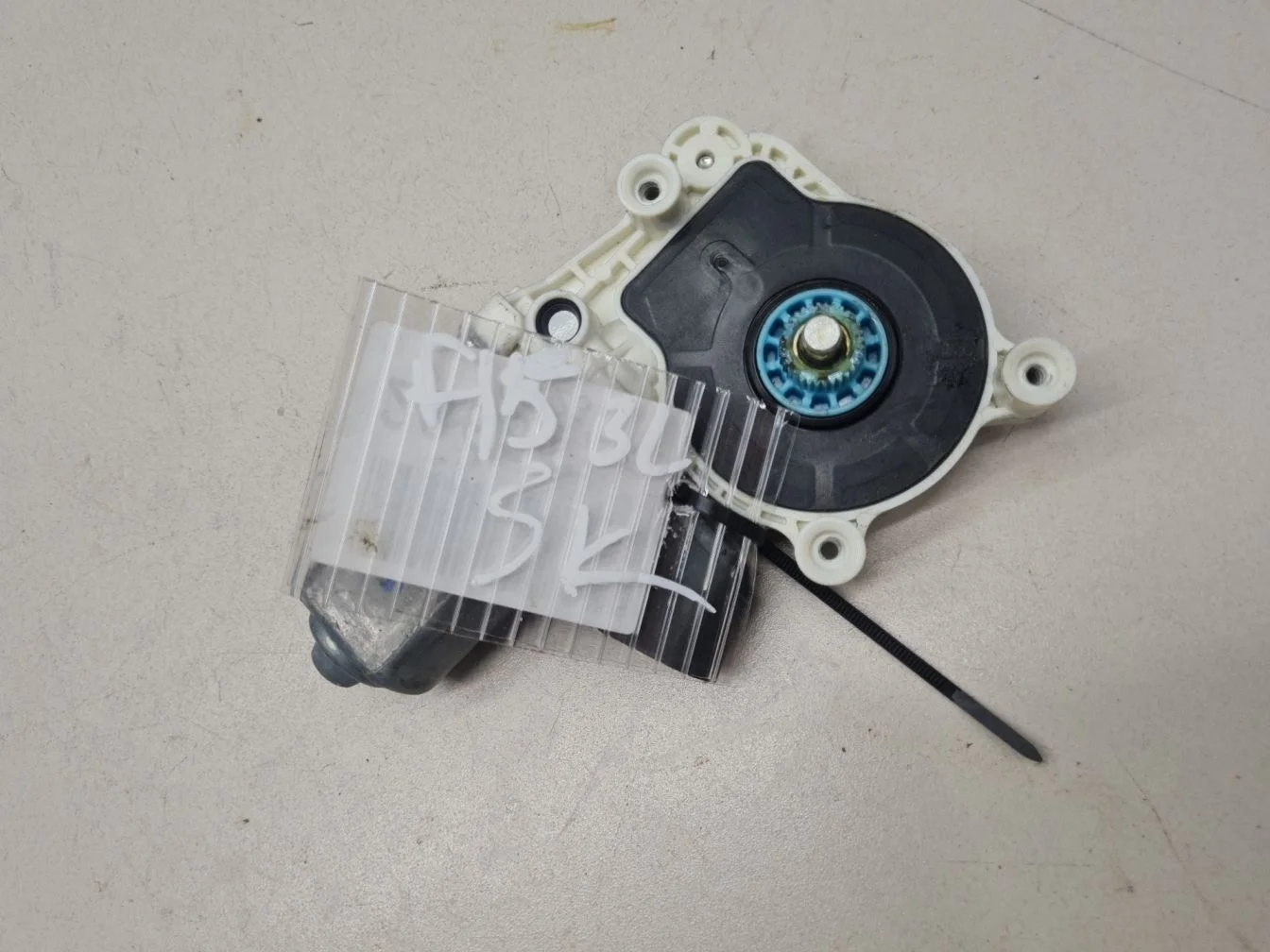 Моторчик стеклоподъёмника задний левый для BMW X5 F15 2013-2018