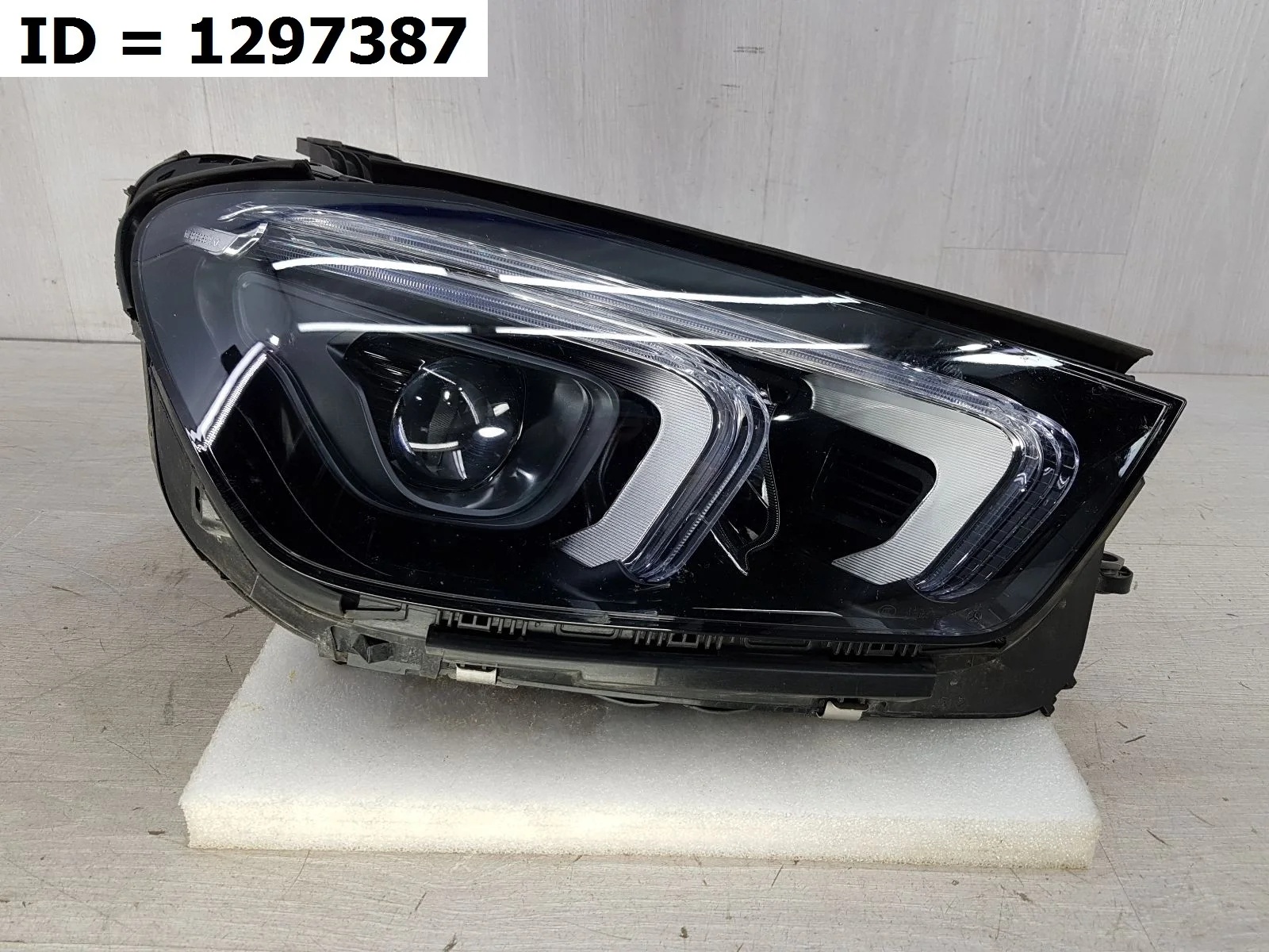 фара правая Mercedes Benz GLE 2, V167 167 167.109 Правый  A1679060403 2018-2024 (контрактная запчасть)