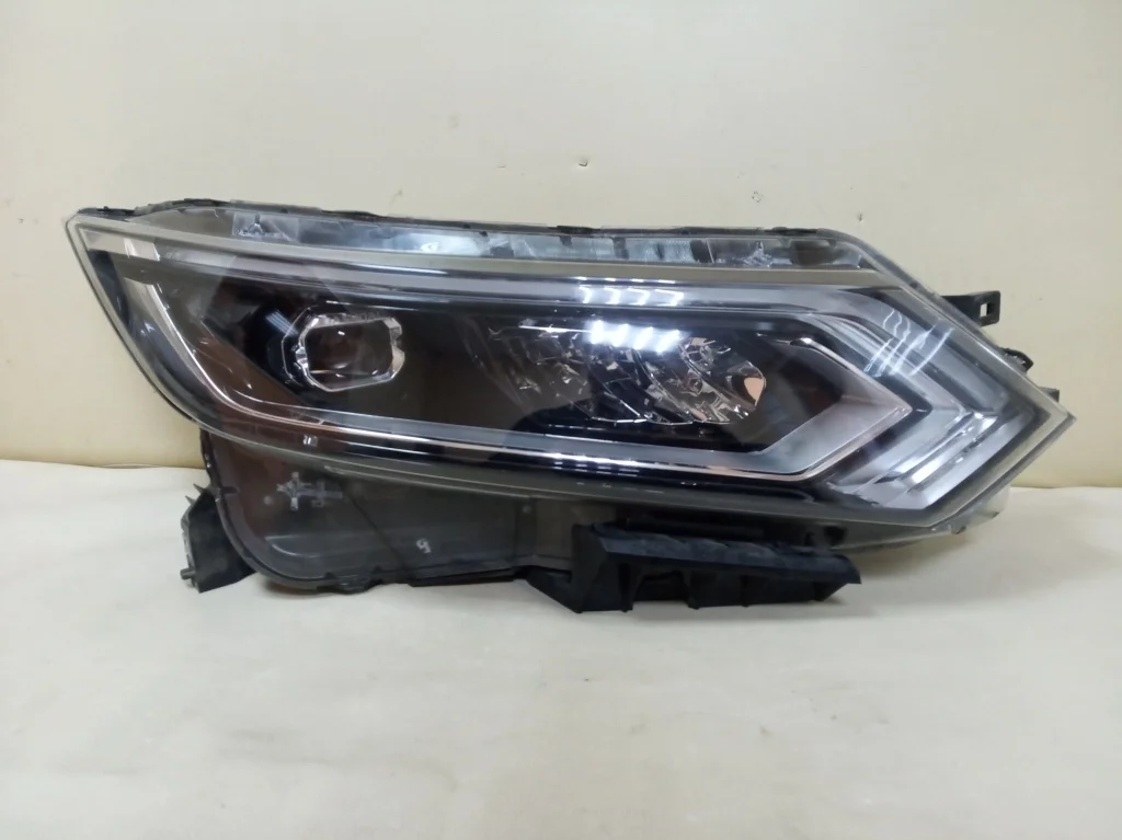 фара правая NISSAN QASHQAI 2, J11   НИССАН   КАШКАЙ   Правый  26010HV05B 2013-2023 (контрактная запчасть)