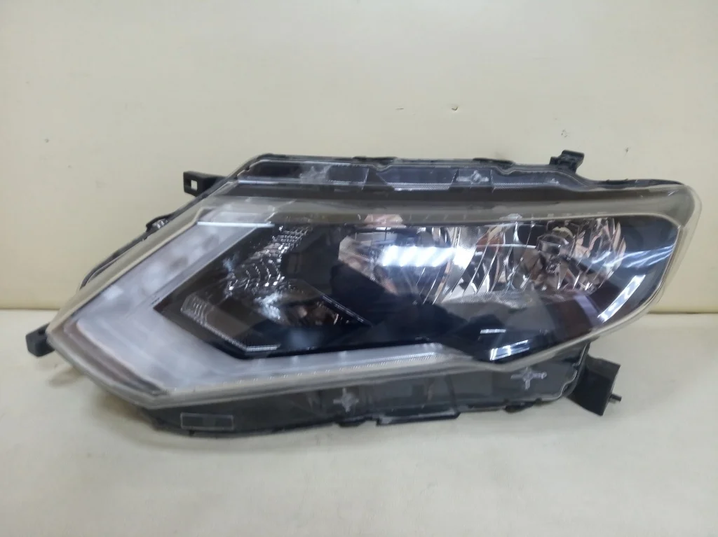 фара левая NISSAN X TRAIL 3, T32 Левый  260606FP1A 2013-2022 (контрактная запчасть)