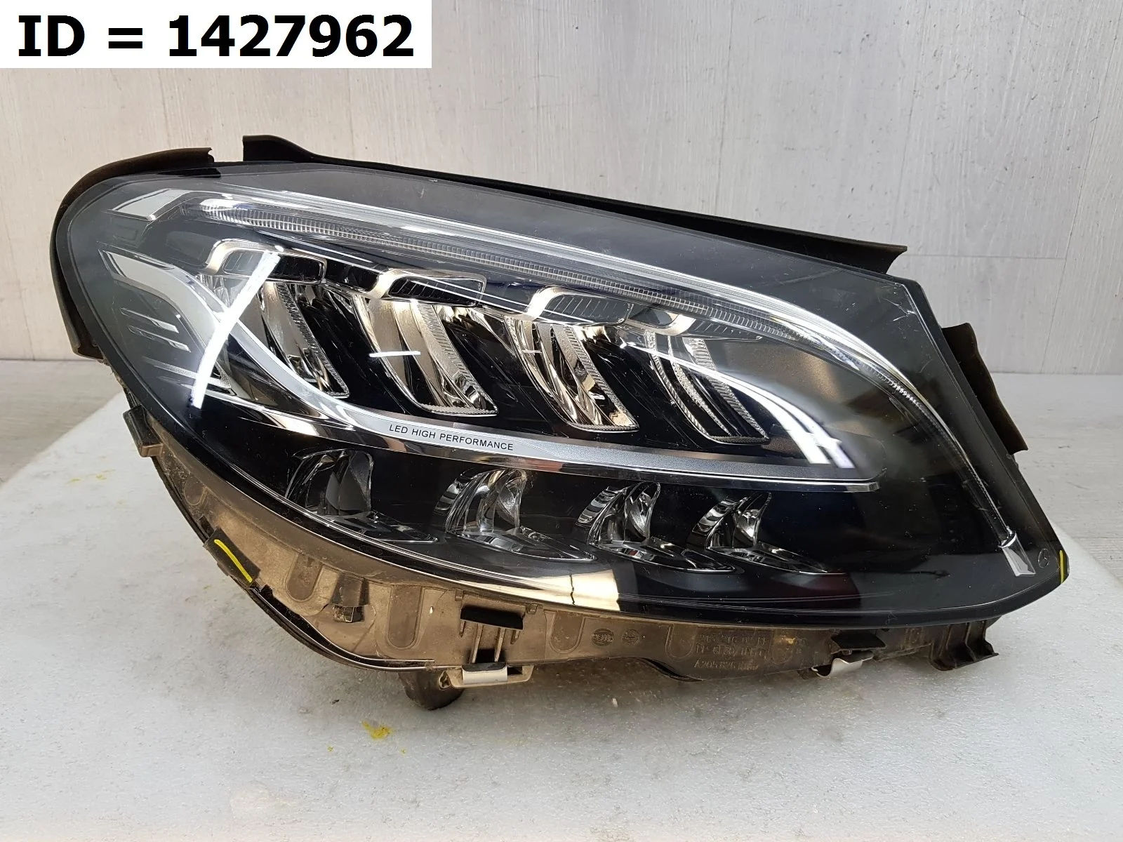 фара правая Mercedes Benz C CLASS 4, W205 C 205 W205.040 S205 Правый  A2059067006 2013-2021 (контрактная запчасть)