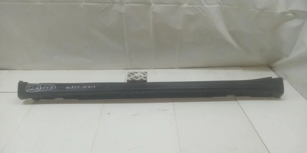 накладка на порог левая NISSAN JUKE 1, YF15   НИССАН   ЖУК   Левый  768511KA6A 2010-2020 (контрактная запчасть)