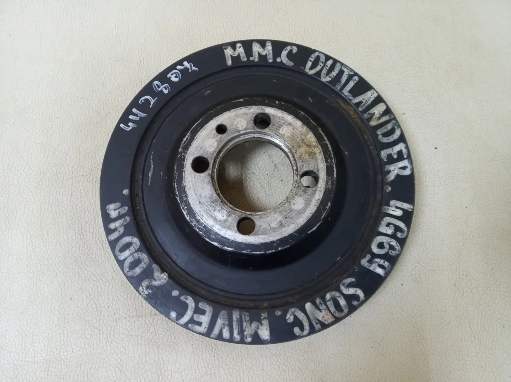 шкив коленвала MITSUBISHI OUTLANDER 1, CU4W   МИЦУБИСИ   АУТЛЕНДЕР   АИРТРЕК   AIRTREK    MN137104 2002-2009 (контрактная запчасть)