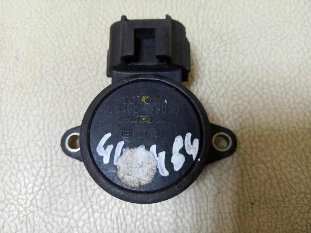 датчик положения дроссельной заслонки TOYOTA CAMRY 3, V30 SV30   ТОЙОТА   КАМРИ    8945233030 1990-1994 (контрактная запчасть)
