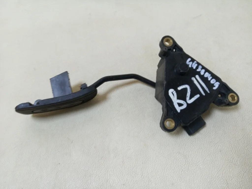 педаль акселератора электронная NISSAN CUBE 2, BZ11   НИССАН   КУБ    18002AX700 2002-2008 (контрактная запчасть)