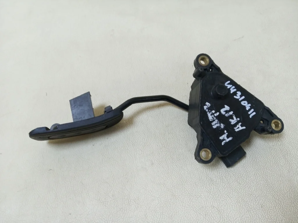 педаль акселератора электронная NISSAN MARCH 3, AK12   НИССАН   МАРЧ   МИКРА   MICRA    18002AX700 2002-2010 (контрактная запчасть)