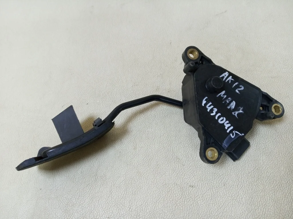 педаль акселератора электронная NISSAN MARCH 3, AK12   НИССАН   МАРЧ   МИКРА   MICRA    18002AX700 2002-2010 (контрактная запчасть)