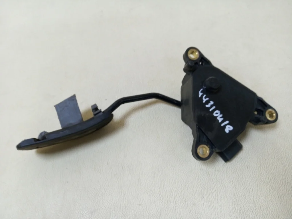 педаль акселератора электронная NISSAN TIIDA 1, C11 JC11   НИССАН   ТИИДА    18002AX700 2004-2014 (контрактная запчасть)