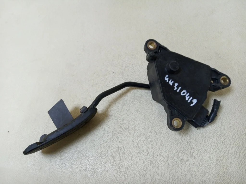 педаль акселератора электронная NISSAN MARCH 3, AK12   НИССАН   МАРЧ   МИКРА   MICRA    18002AX700 2002-2010 (контрактная запчасть)