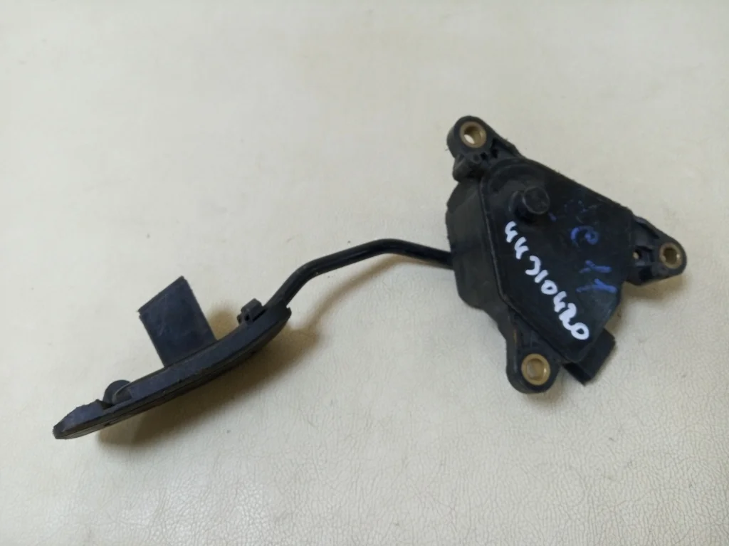 педаль акселератора электронная NISSAN TIIDA 1, C11 JC11   НИССАН   ТИИДА    18002AX700 2004-2014 (контрактная запчасть)