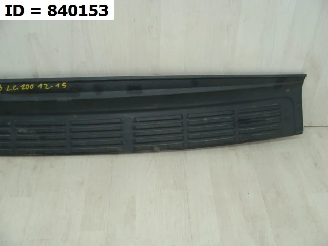 накладка на бампер задняя Toyota LAND CRUISER 11, 200 UZJ200 VDJ200 Задний  5216260040 2007-2021 (контрактная запчасть)