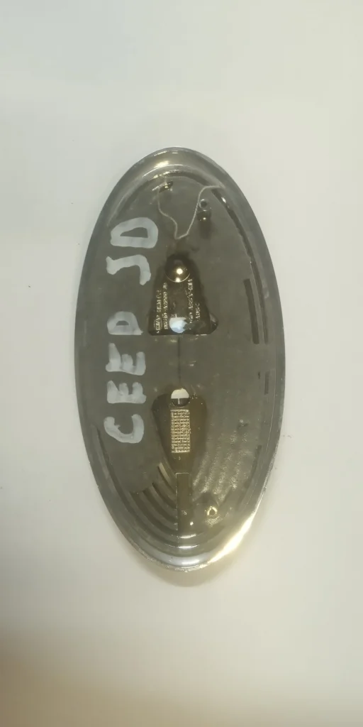 эмблема передняя KIA CEED 2  JD  Передний  86310A2000 2012-2018 (контрактная запчасть)