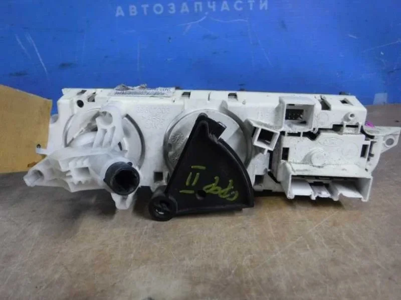 Блок управления отопителем Ford Focus 2