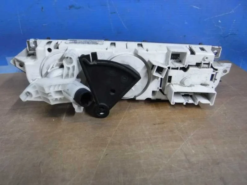 Блок управления отопителем Ford Focus 2