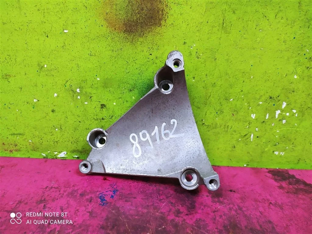 Кронштейн кондиционера Audi A4 A6 Q5 Q7 06E260835C