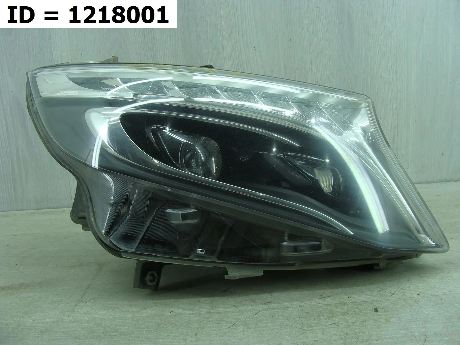 фара правая Mercedes Benz V CLASS 3, W447 Правый  A4479065300 2014-2024 (контрактная запчасть)