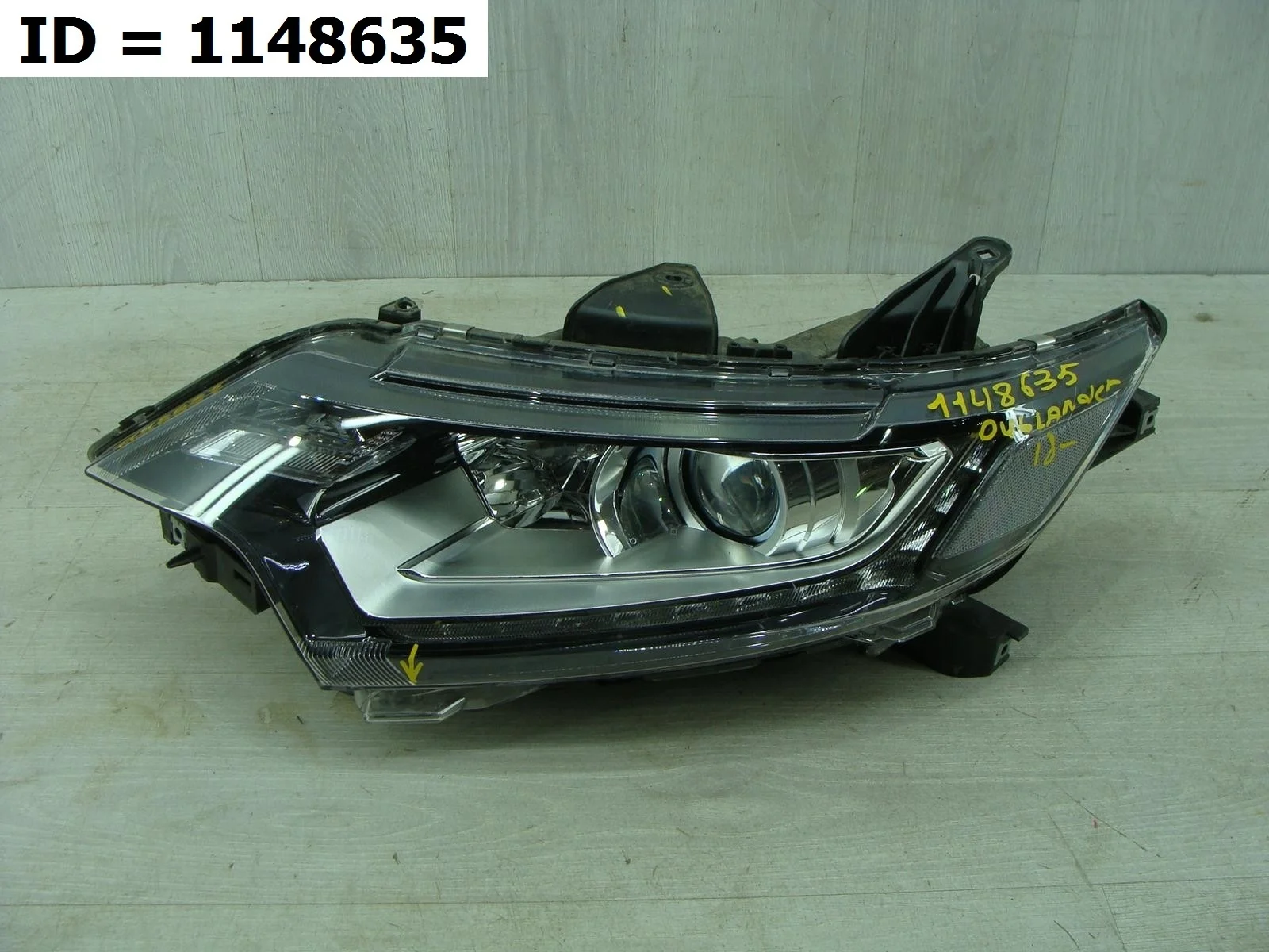фара левая Mitsubishi OUTLANDER 3, GF3W GF7W GF2W Левый  8301C853 2012-2022 (контрактная запчасть)