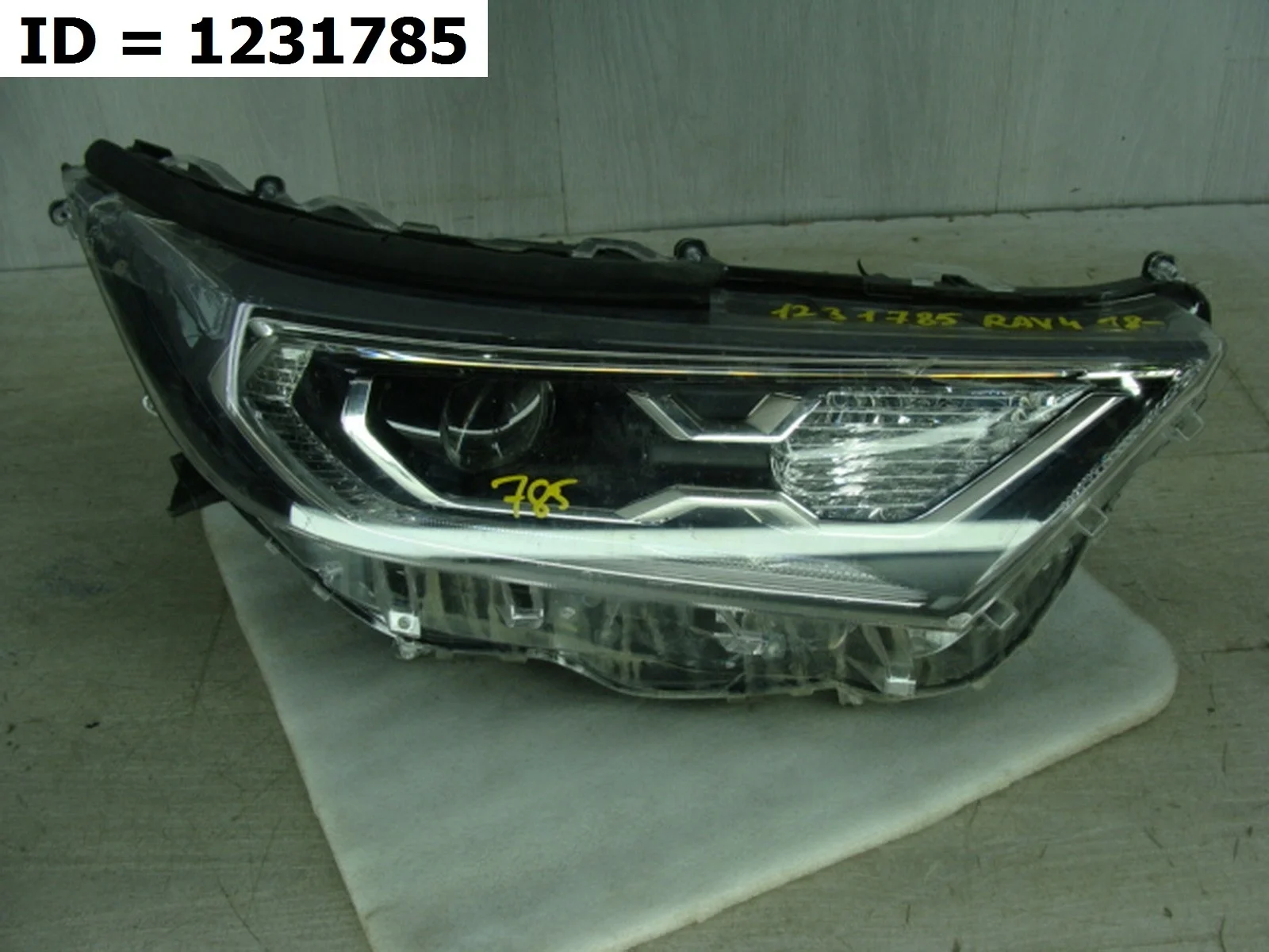 фара правая Toyota RAV4 5, XA50 MXAA54 Правый  8114542A32 2018-2024 (контрактная запчасть)