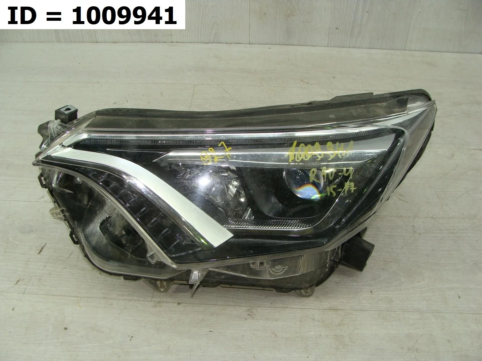 фара левая Toyota RAV4 4, XA40 ZSA44 Левый  8118542680 2012-2019 (контрактная запчасть)