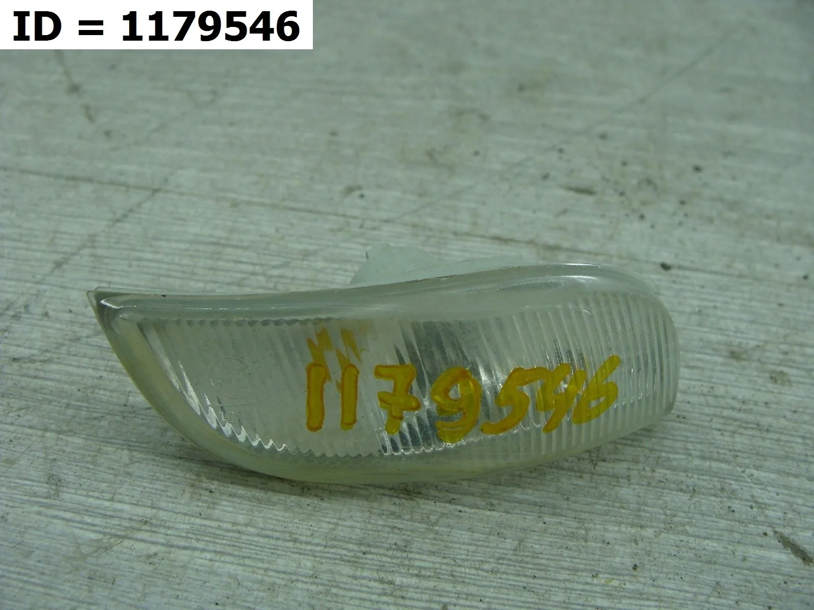поворотник правый Renault Правый  8200257684 - (контрактная запчасть)