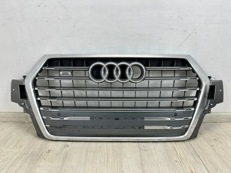 Решетка радиатора со значком Audi SQ7 2015- 4M