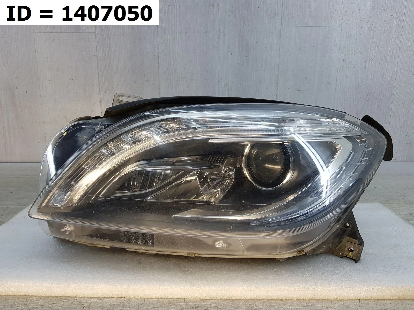 фара левая Mercedes Benz M CLASS 3, W166 166 166.023 Левый  A1668205459 2011-2019 (контрактная запчасть)