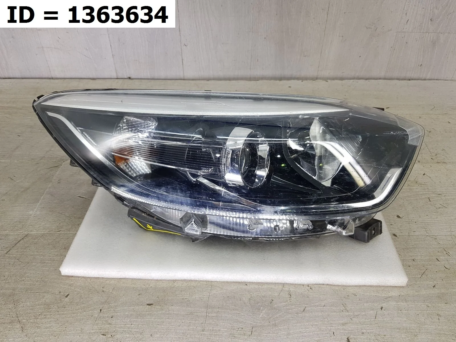 фара правая Renault KAPTUR 1 Правый  260108765R 2016-2024 (контрактная запчасть)