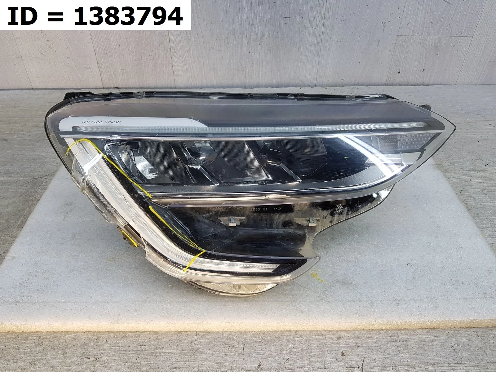 фара правая Renault Arkana 1 Правый  260105307R 2018-2024 (контрактная запчасть)